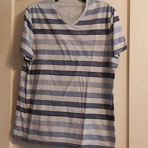 Men's V-neck shirt
